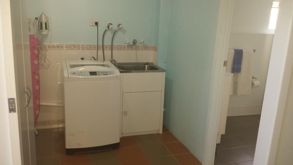 Studio Apartment With Seaview Airlie Beach Room photo